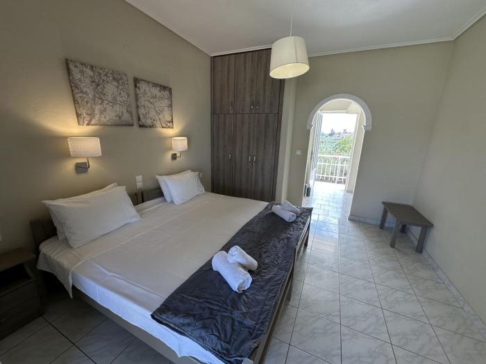 Kondarinis Sea View Studios - Close to the beach, by ZanteWize