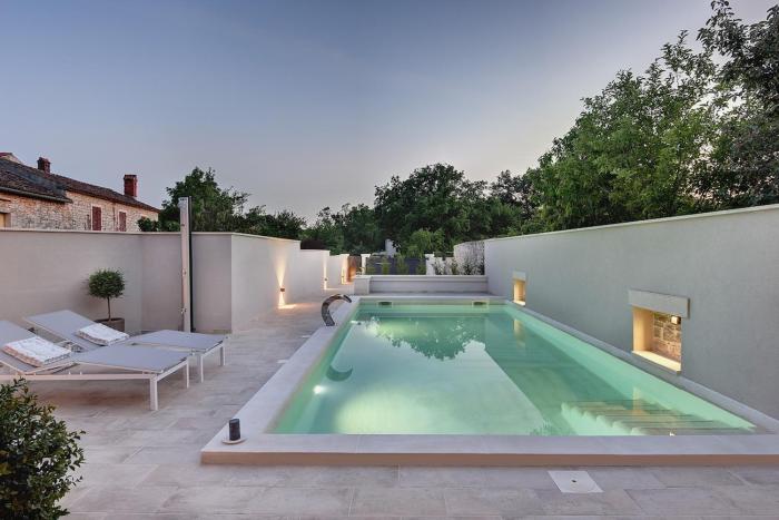 Villa Polinisa 6 BR with Pool