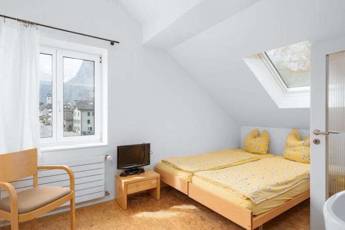 Bed and Breakfast near Glarus - Parking & Lake