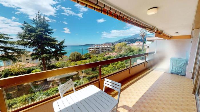 56C - Joli et spacieux studio avec grande terrasse vue mer et garage privé dans le sous-sol de la résidence