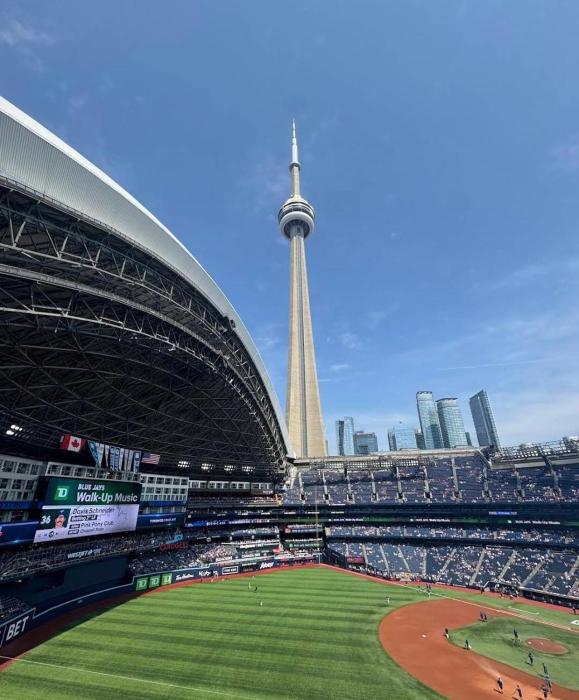 CANADA SOCCER FAN HUB STAY-Walk to Harbourfront Centre