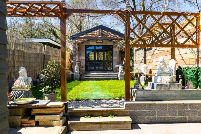 Family Home with Garden Room Woodland Views