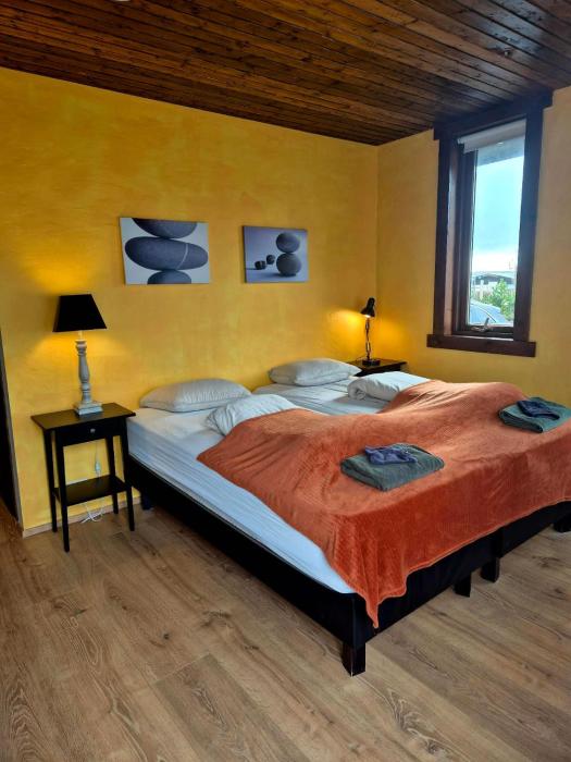 Guestroom with a mountain view
