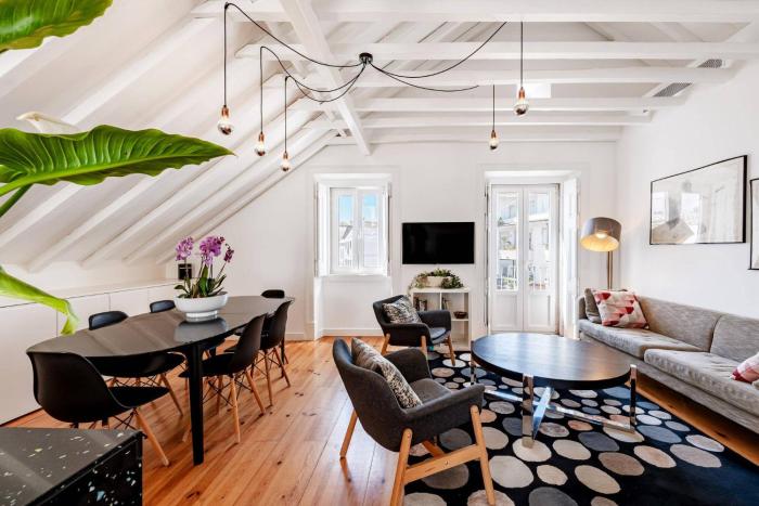 PN48 brith apartment over Cascais roof, 120m2 close from beach and restaurant