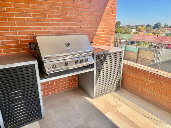 Espectacular con dos estacionamientos