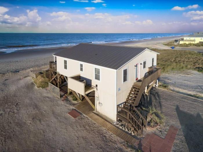 Oceanfront,pet friendly,fenced yard