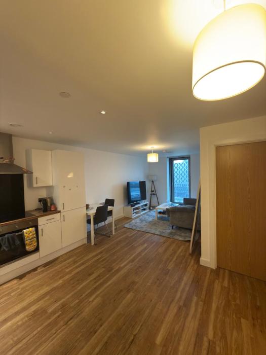 Stylish 1-Bed Apartment, 15 Mins to Old Trafford