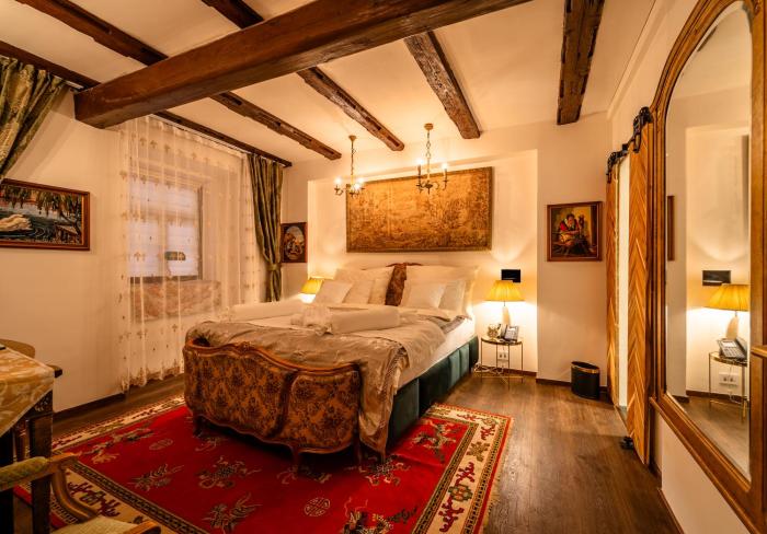 Hotel Golden Eagle at Charles Bridge