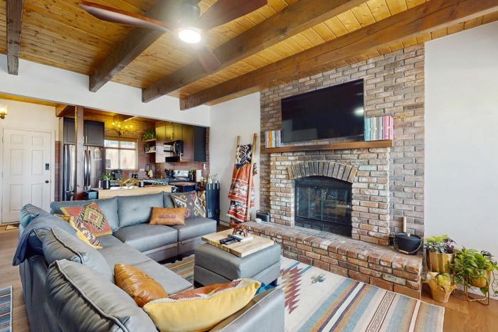 Boat, Hike, Ski and Fish Running Springs Retreat