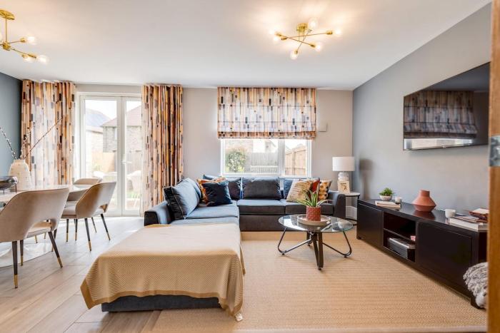 Designer Home with Garden & Parking