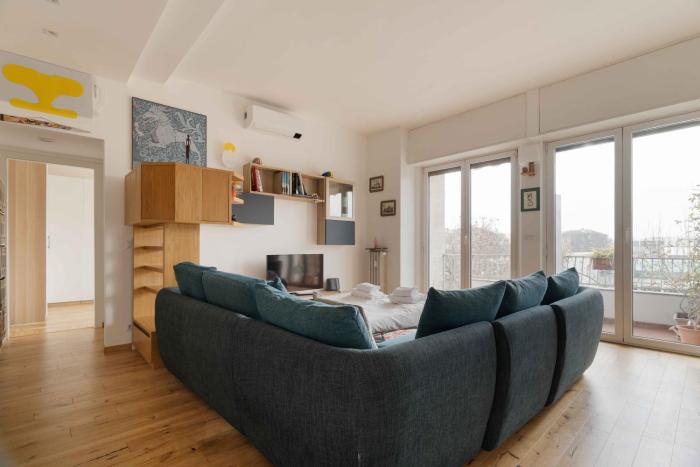 De Angeli M1 - 1BR Bright with Balcony