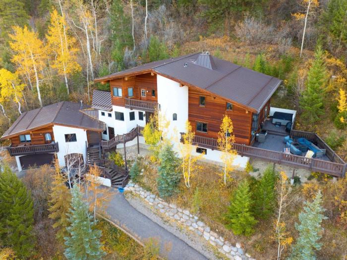 Vail Valley Escape - Hot Tub Game Room Views