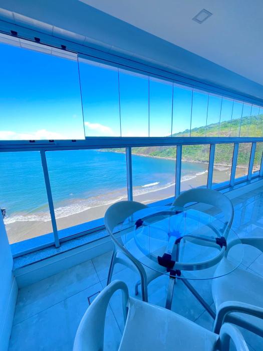 Apartamento Beira Mar com 3 quartos e ar condicionado na Praia do Morro