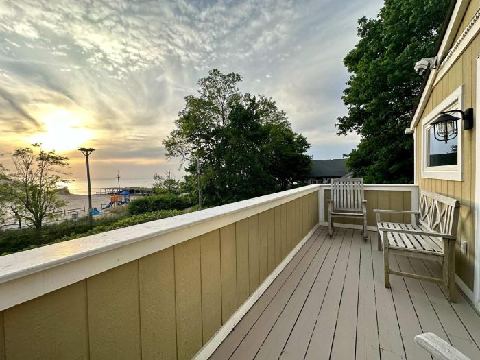 Dunes Beach House Hot Tub and Steps to Beach