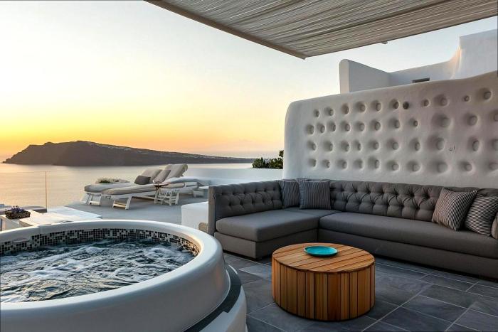 Zizzin house in Fira