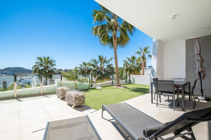 Modern Oasis with Terrace and Pool in Finestrat