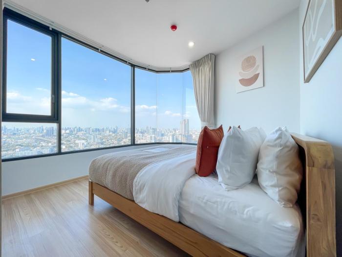 Near BTS l Central Sukhumvit l Pool and Steam