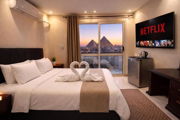 SuN roof pyramids view inn Jacuzzi stay & tours