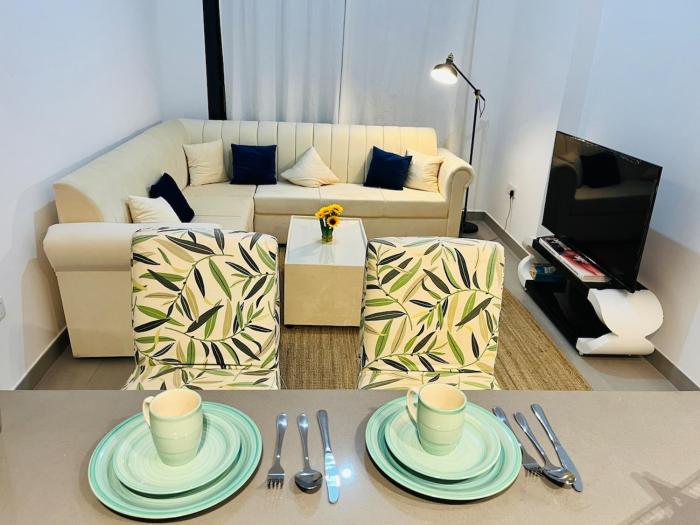 Cozy One-BR With Pool Near Zahia City Centre