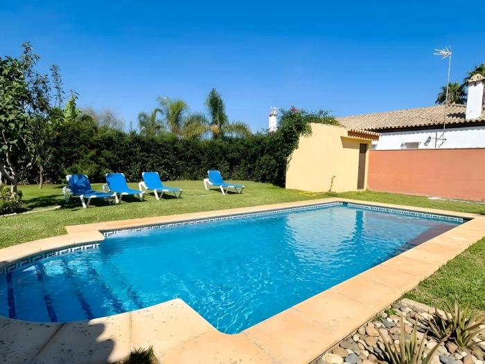 Casa con Piscina Privada Urbanizacion Roche Viejo