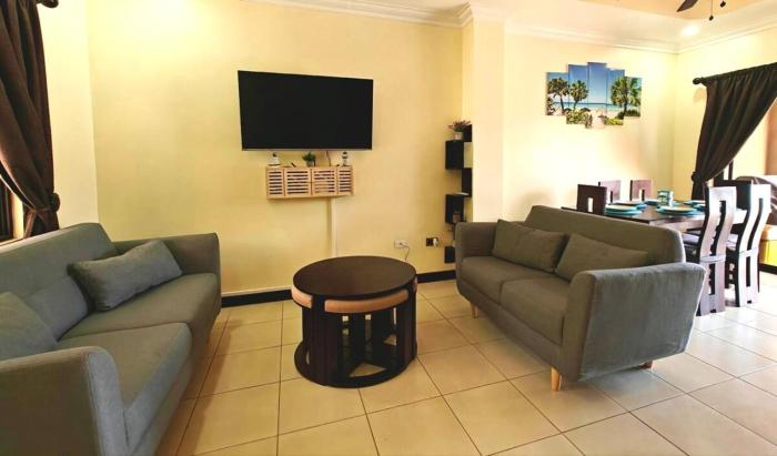 Jacó Beach House, 3BR, 300m Beach, Min 30 Day Stays