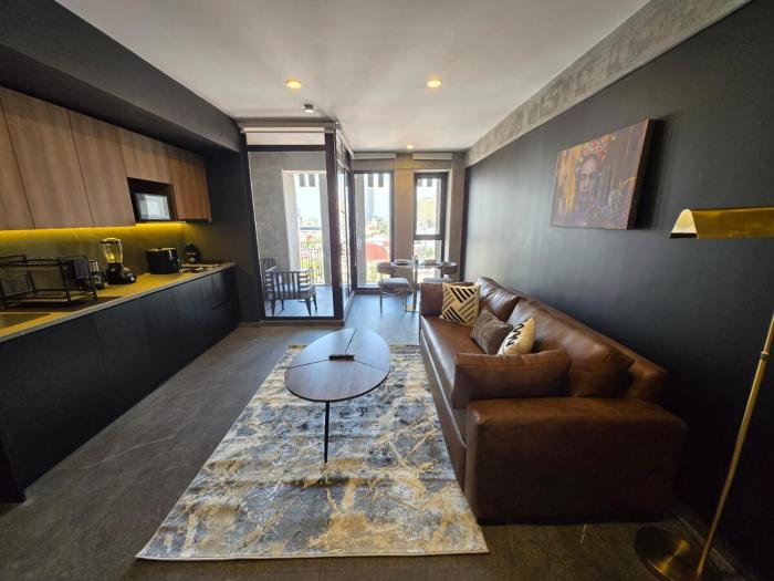 Private terrace overlooking the Monument to the Revolution