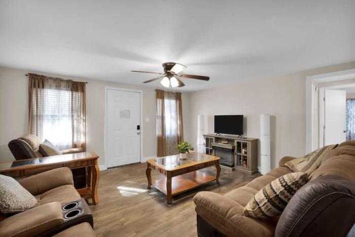 Nifty and Thrifty Nook 3bd 1ba Central Save Money Family Friendly
