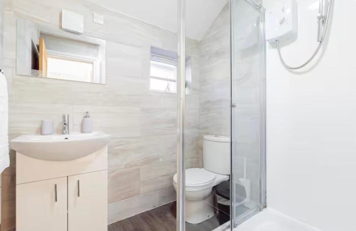 Cozy broadway apartment