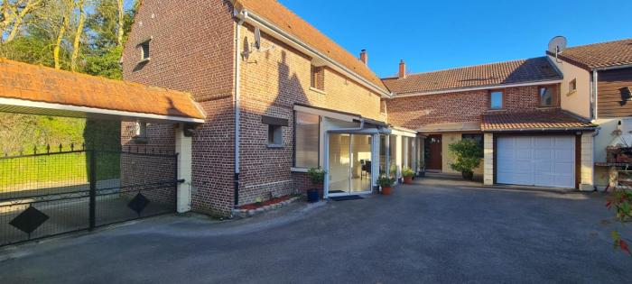 Location gîte 8 à 13 personnes, mer à 450m