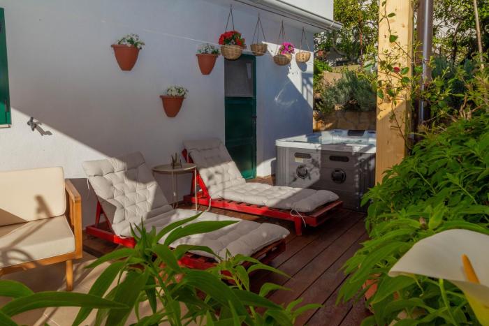 Queen Hvar Luxury Apartment Jacuzzi & Bikes