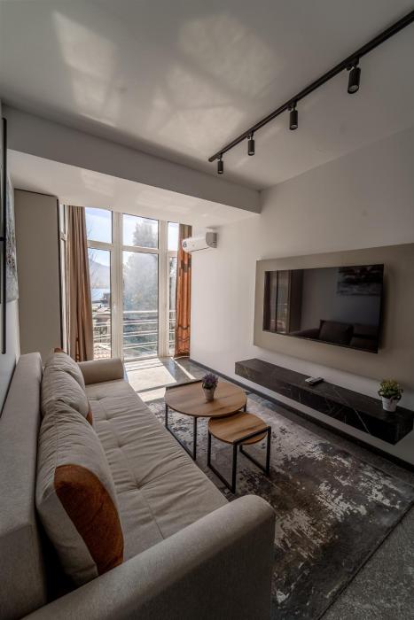 Luxury City Square Apartments & Premium Lakeview
