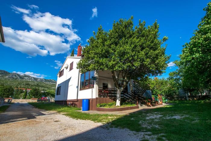 Apartments with parking space Seline, Paklenica - 25357