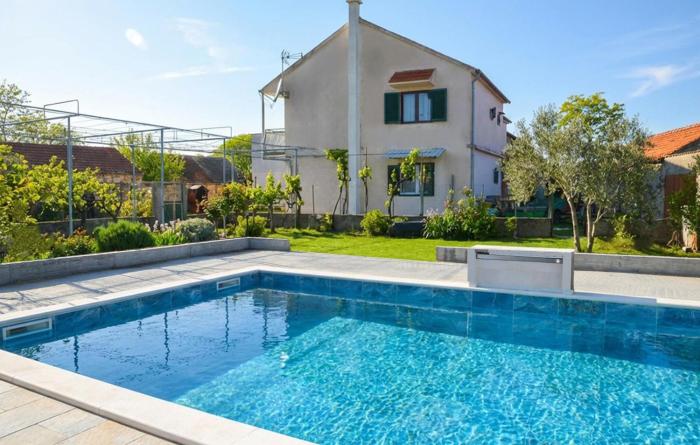 Lovely Home In Lozovac