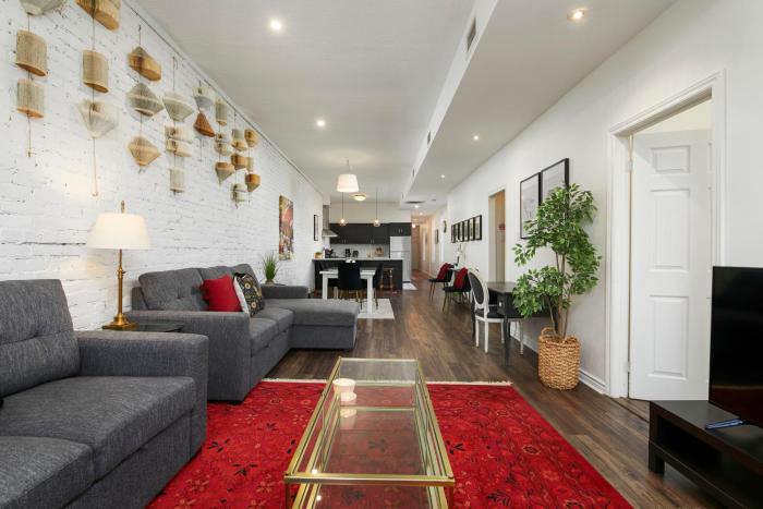 Historic Plateau Loft with 3 Private Baths