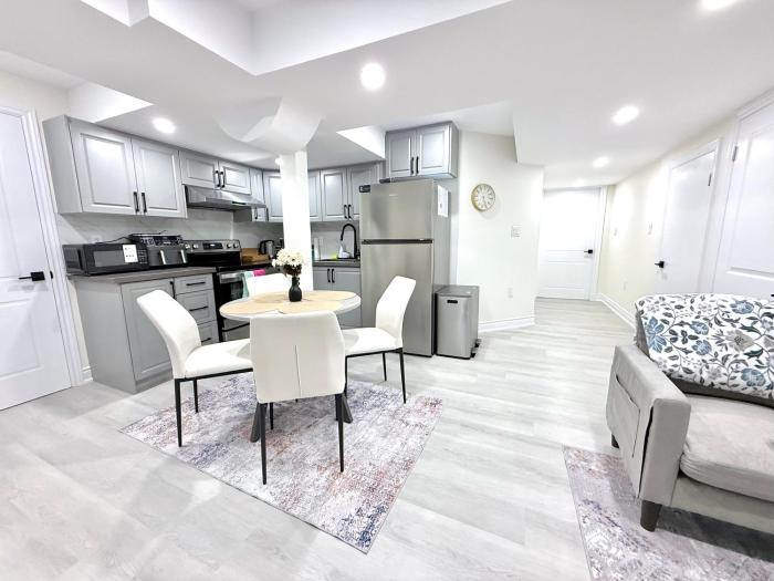 Modern 2BR Suite Private Entrance Parking New