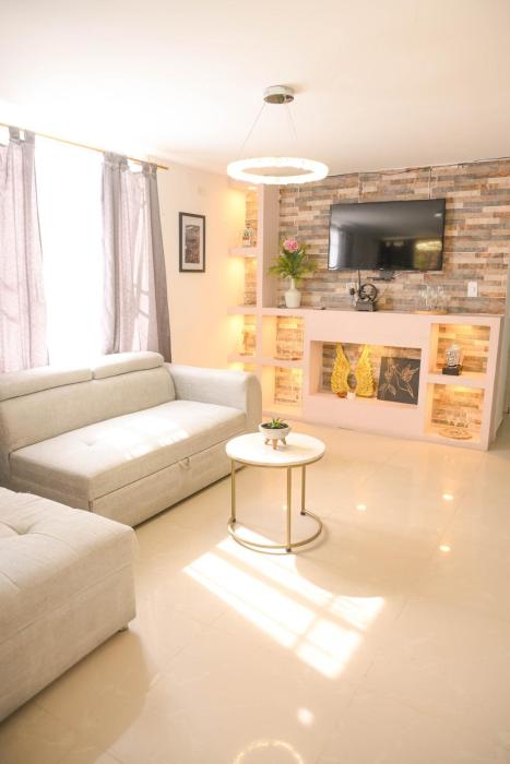 Beautiful home overlooking Medellín