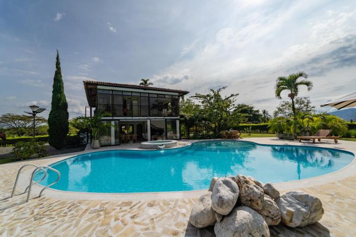 Casa Guaduales casa campestre privada con piscina en Quimbaya