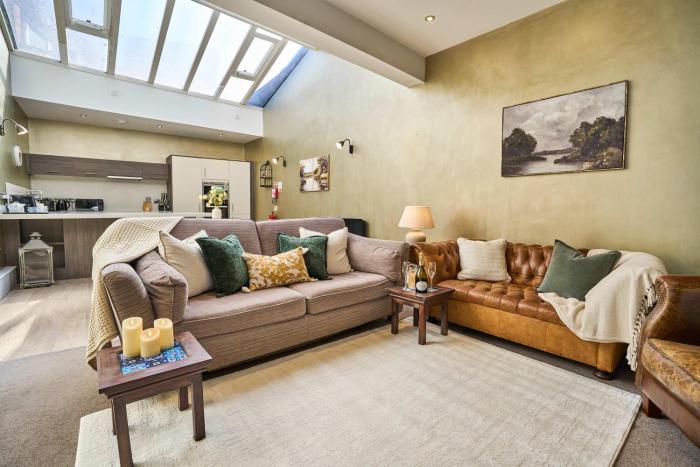 1 The Kings within the City Walls