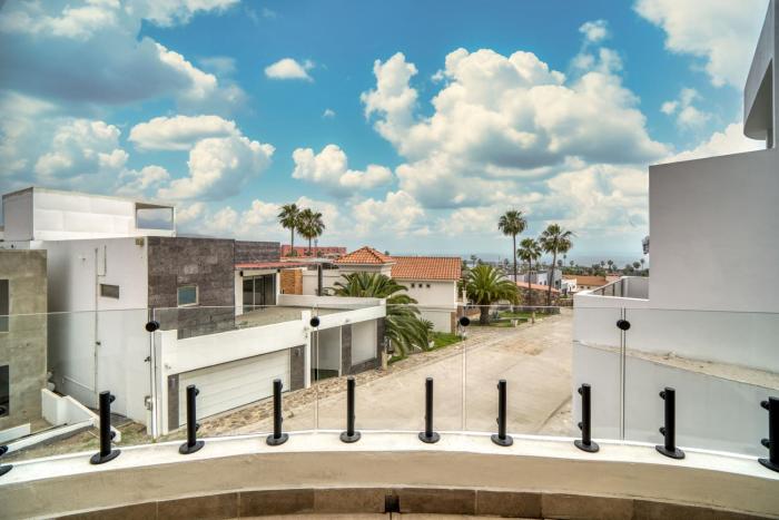 Raquel Ocean view family and friends house 12ppl