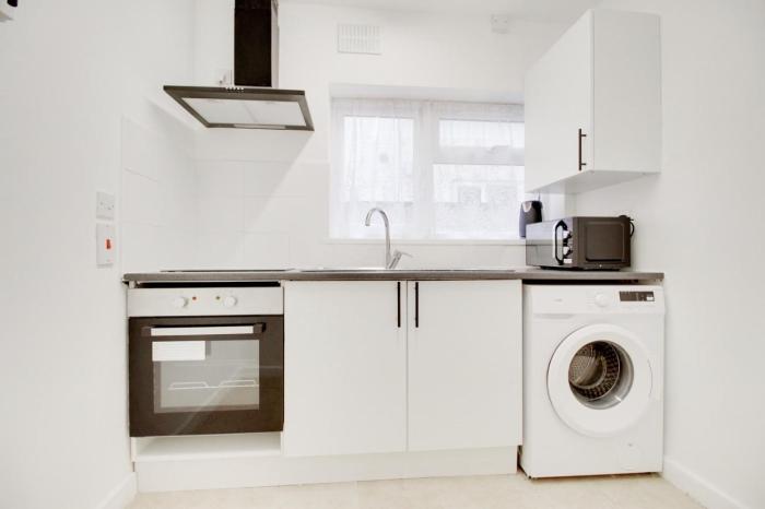 Studio flat next to train station
