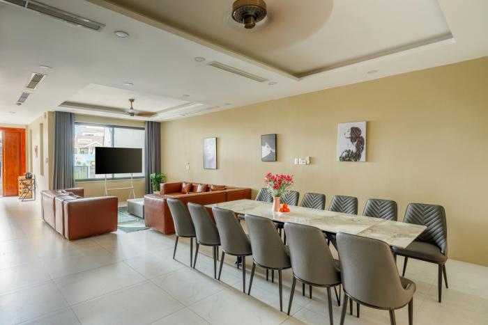 Korean Host - Premium New 6BR Villa - Karaoke, Elevator - 15 Min to District 1
