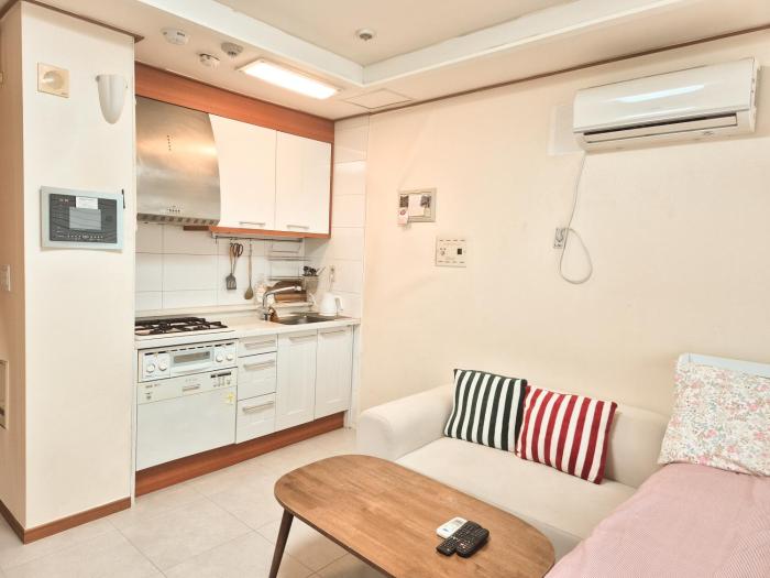 Sinsa Garosugil Urban House