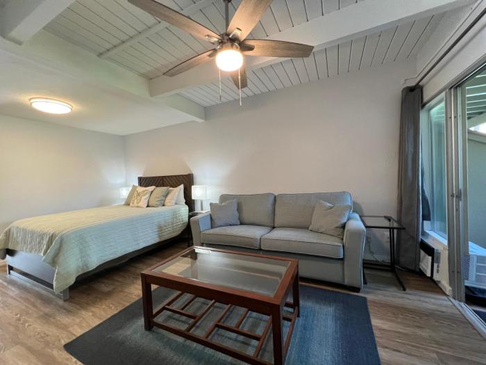 Kihei Bay Surf #123 Studio AC, Wifi, Near Beach, Great Rates, Shared Hot Tub