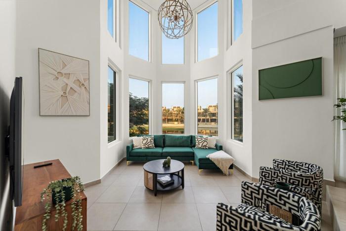 FIRST CLASS 3BR Modern Duplex with Tranquil Lake View