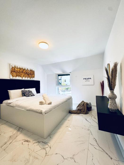 Elegant 5BR & 1LR Villa , Private Stay with Prime Location