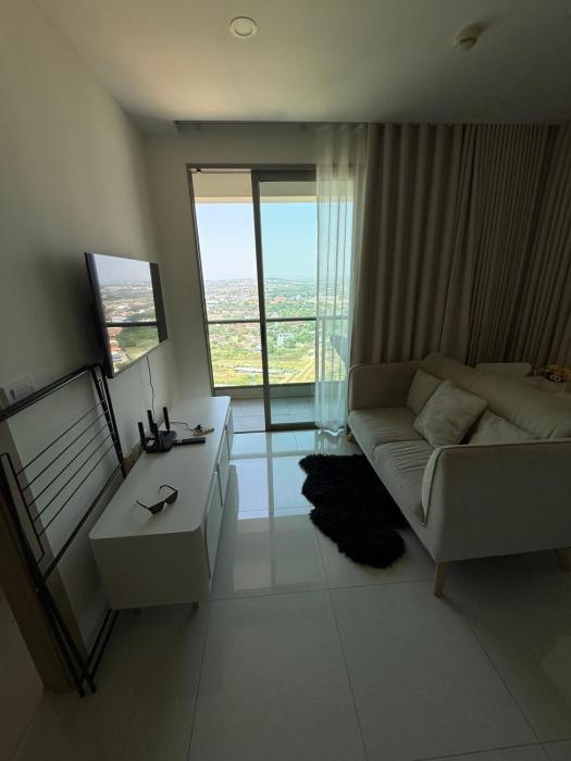Modern Serviced Apartment - Pool & Free Parking