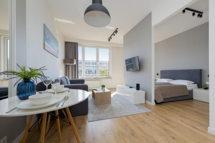 Wola Pet-friendly Apartments with AC Sławińska by Noclegi Renters