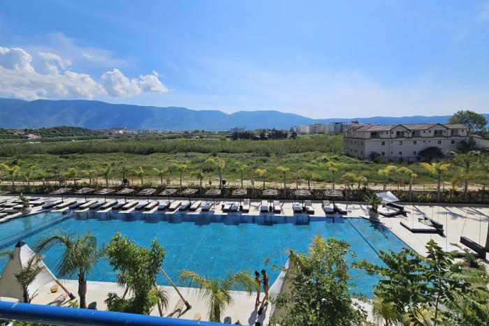 Apartment With Pool View 001 - Happy Rentals