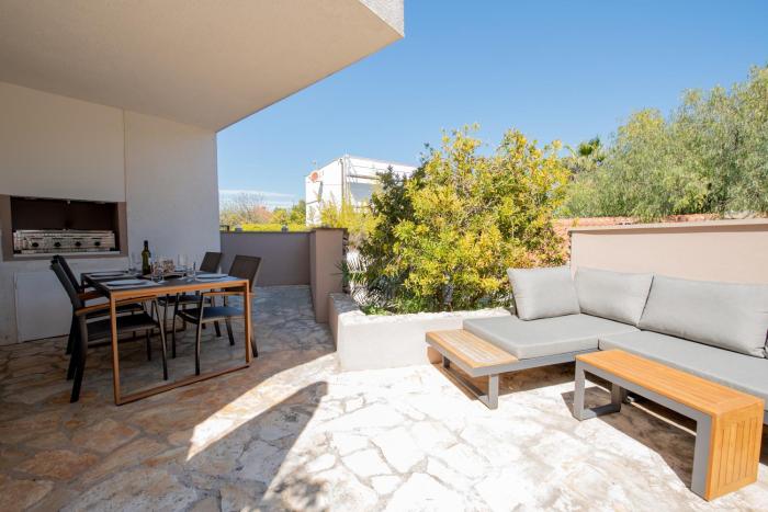 Laurentina - Modern Apartment with Large Terrace near Beach-quiet and comfortable