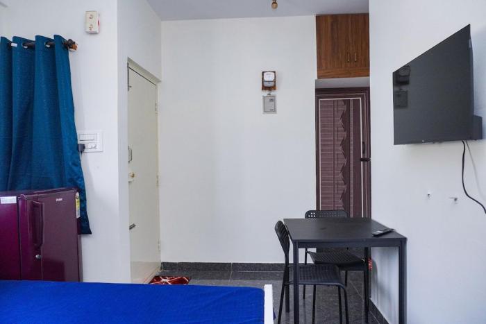 Cozy 1Rk 2km From Hosa Road Metro with lift 407